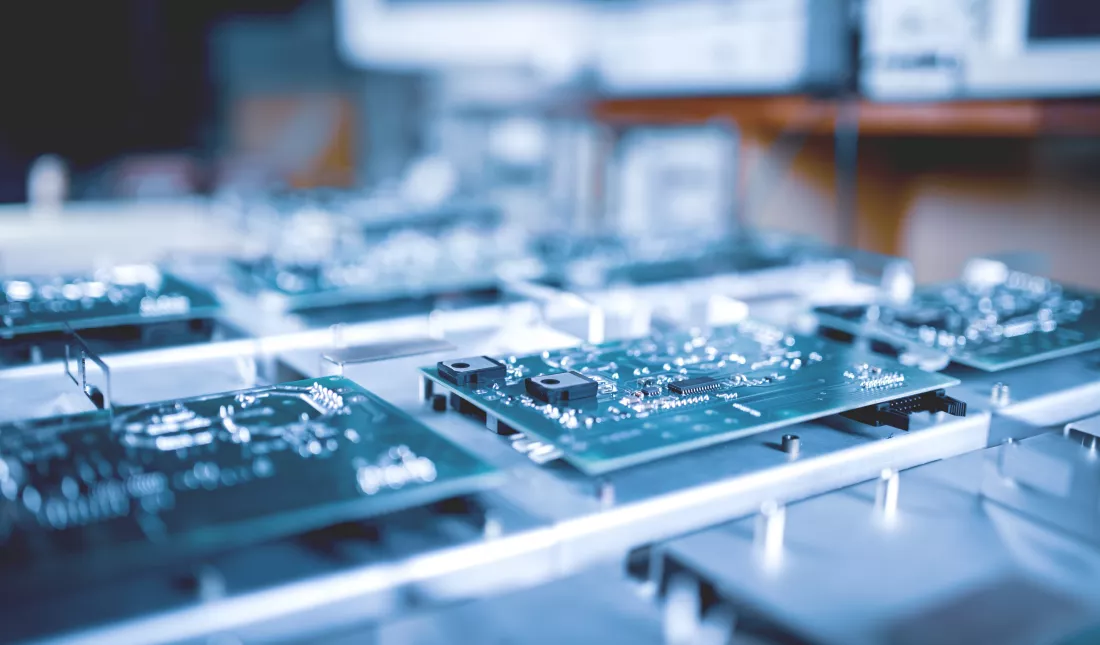close-up-computer-green-microcircuits