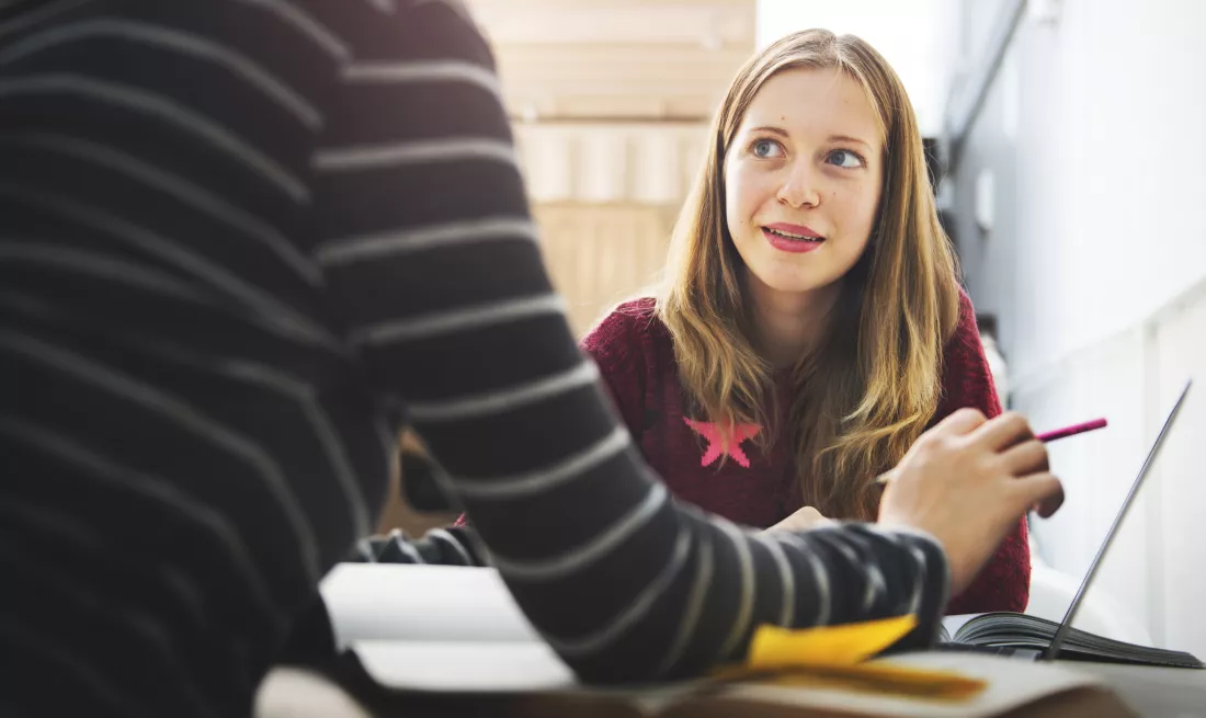 campus-project-participation-female-college-team-concept